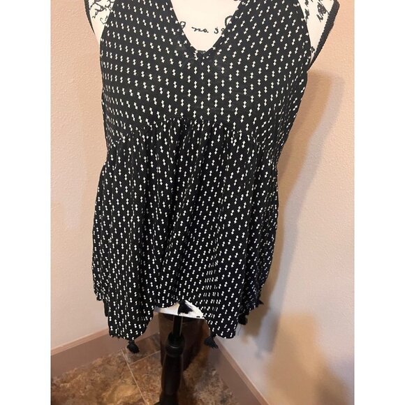 Ana halter neck top very cute - Picture 2 of 4